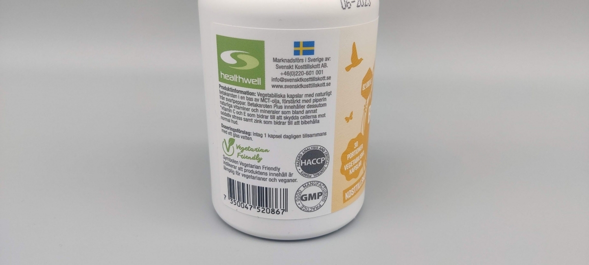 Baksida av etiketten med svensk märkning och symbolen Vegetarian Friendly, foto från vårt test