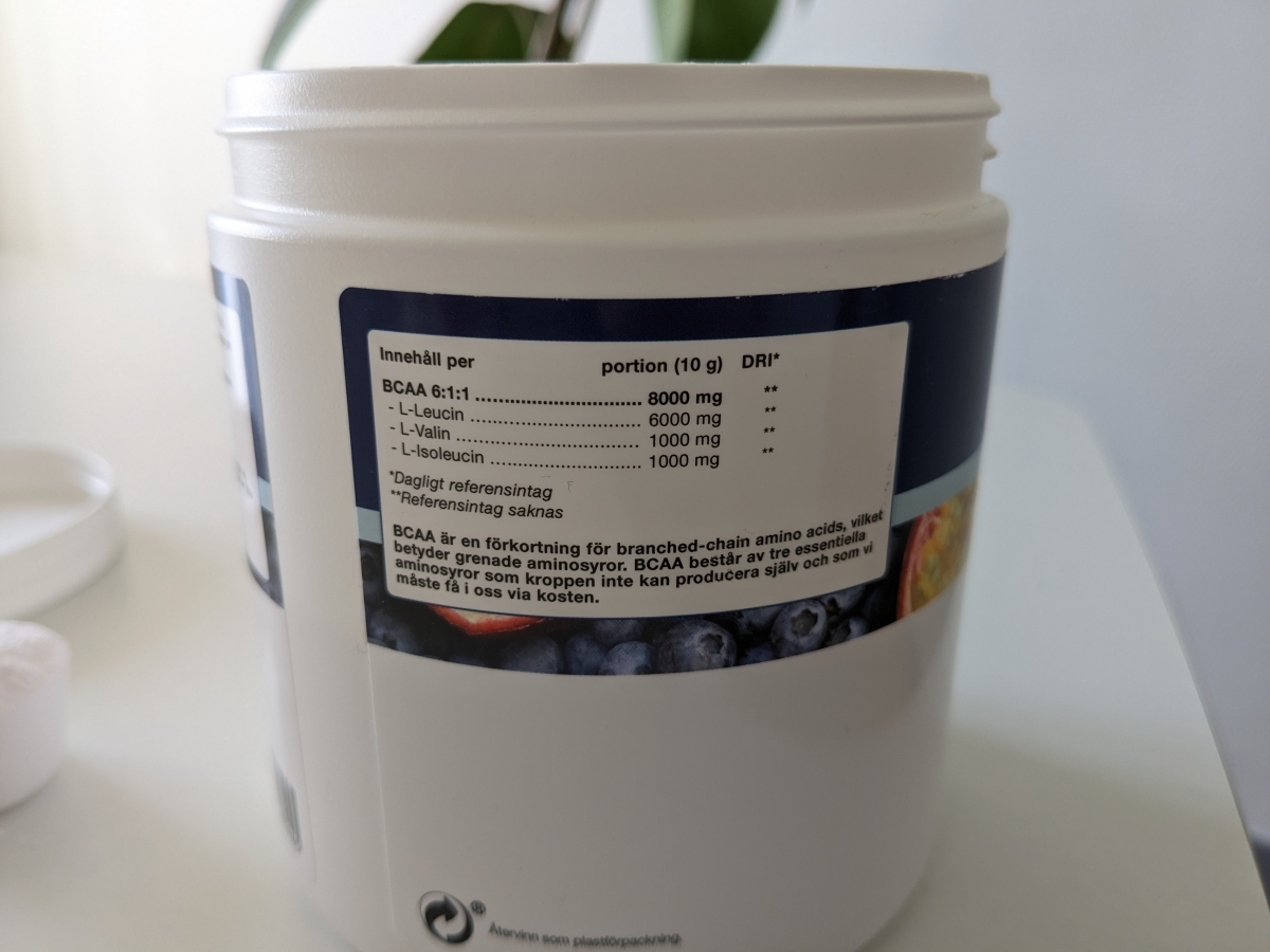 Innehållsetikett med BCAA 6 1 1 på Better You fotograferad under vårt test