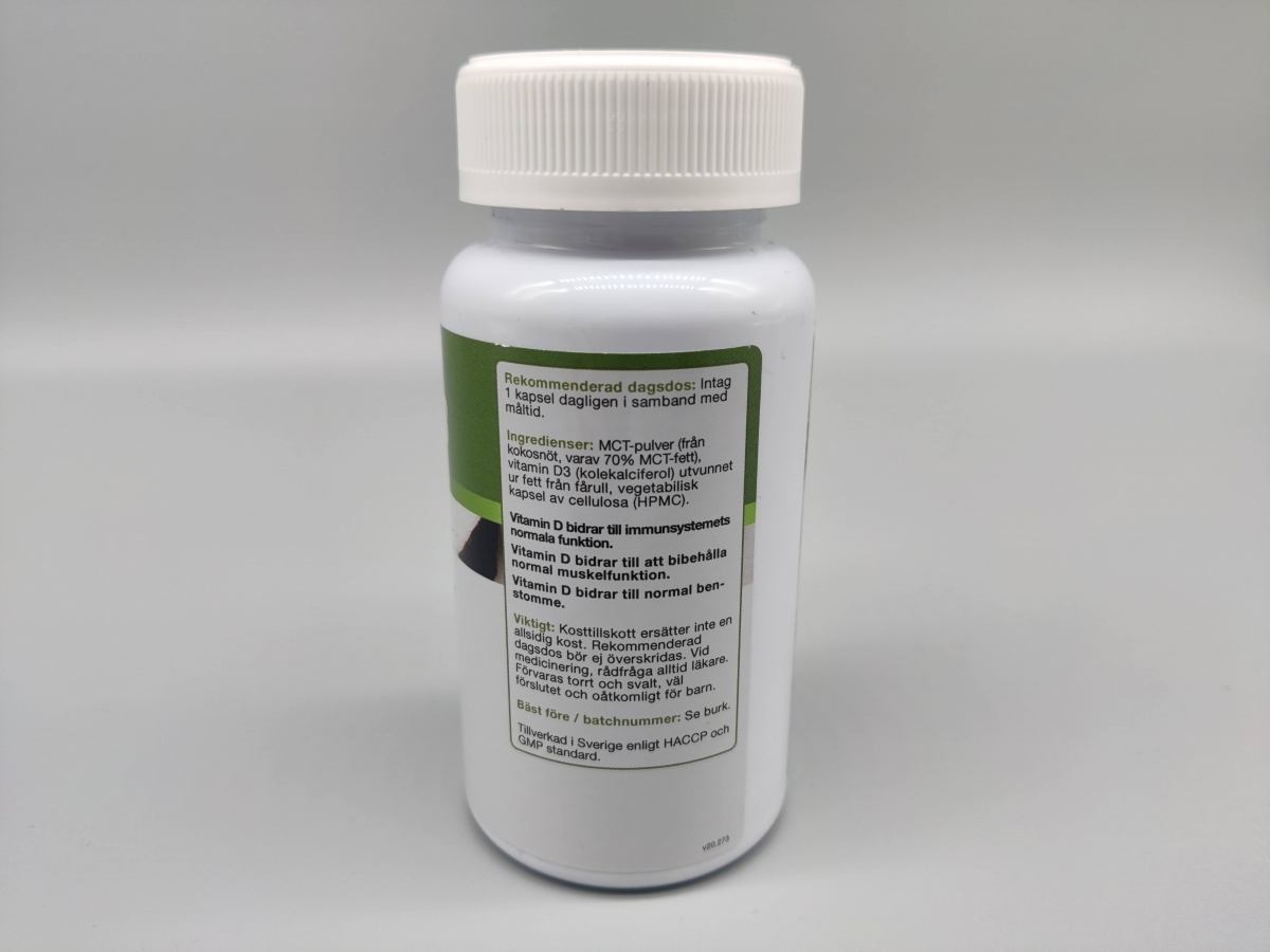Baksida på Better You Vitamin D3 med ingredienser och dos, tagen av oss