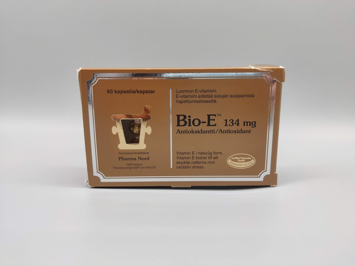 Framsida av Bio-E 134 mg förpackning fotograferad i studio