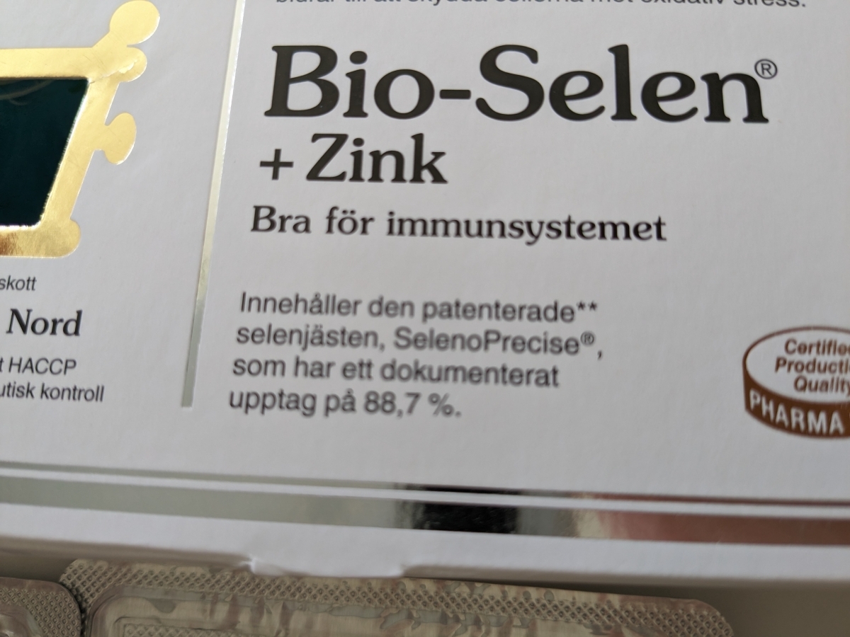Närbild av Bio-Selen + Zink med text om SelenoPrecise och dokumenterat upptag, foto av oss