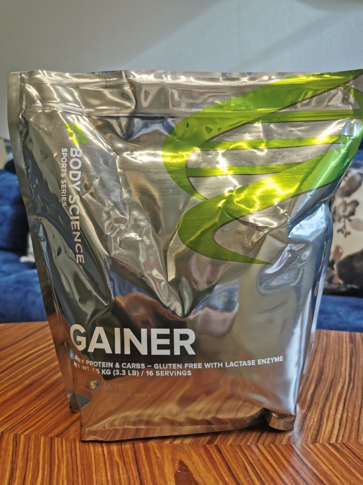 Body Science Gainer framsida i silvrig påse foto taget av oss under testet