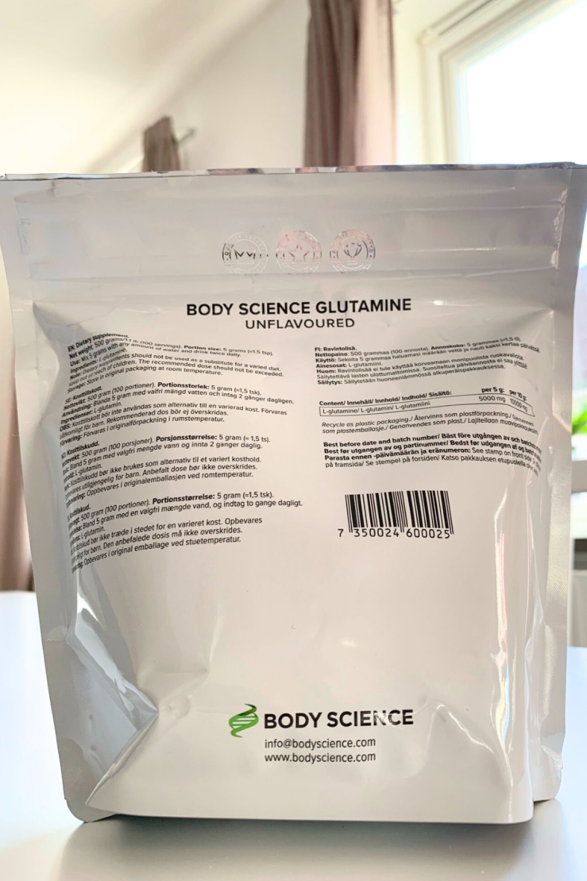 Baksida av Body Science Glutamine med innehåll och dosering, eget foto