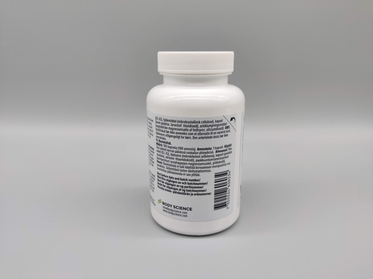 Detalj av etiketten och tillverkaren på Body Science Vitamin D3+K2