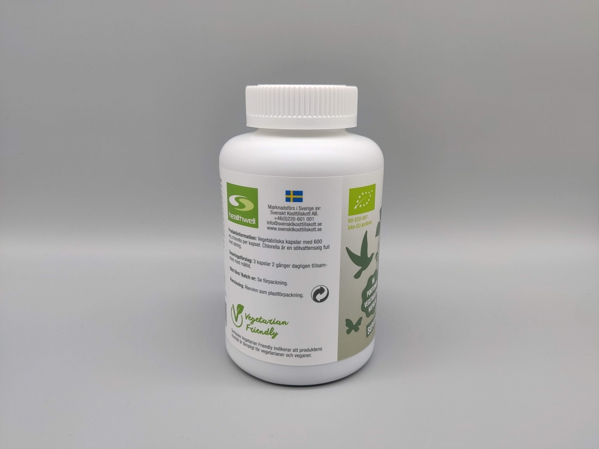 Certifieringar och dosering på etiketten för Healthwell Chlorella Kapslar EKO