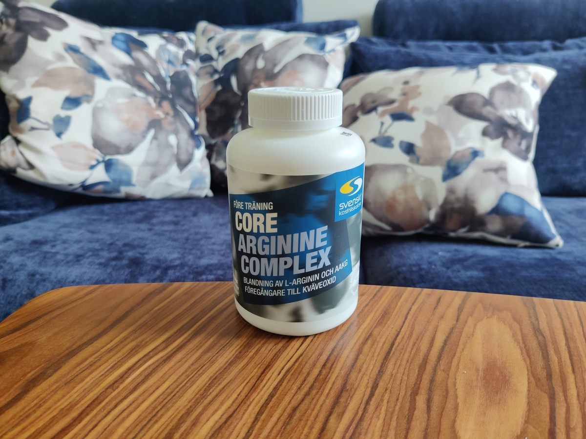 Core Arginine Complex på soffbord hemma foto taget av oss under testet