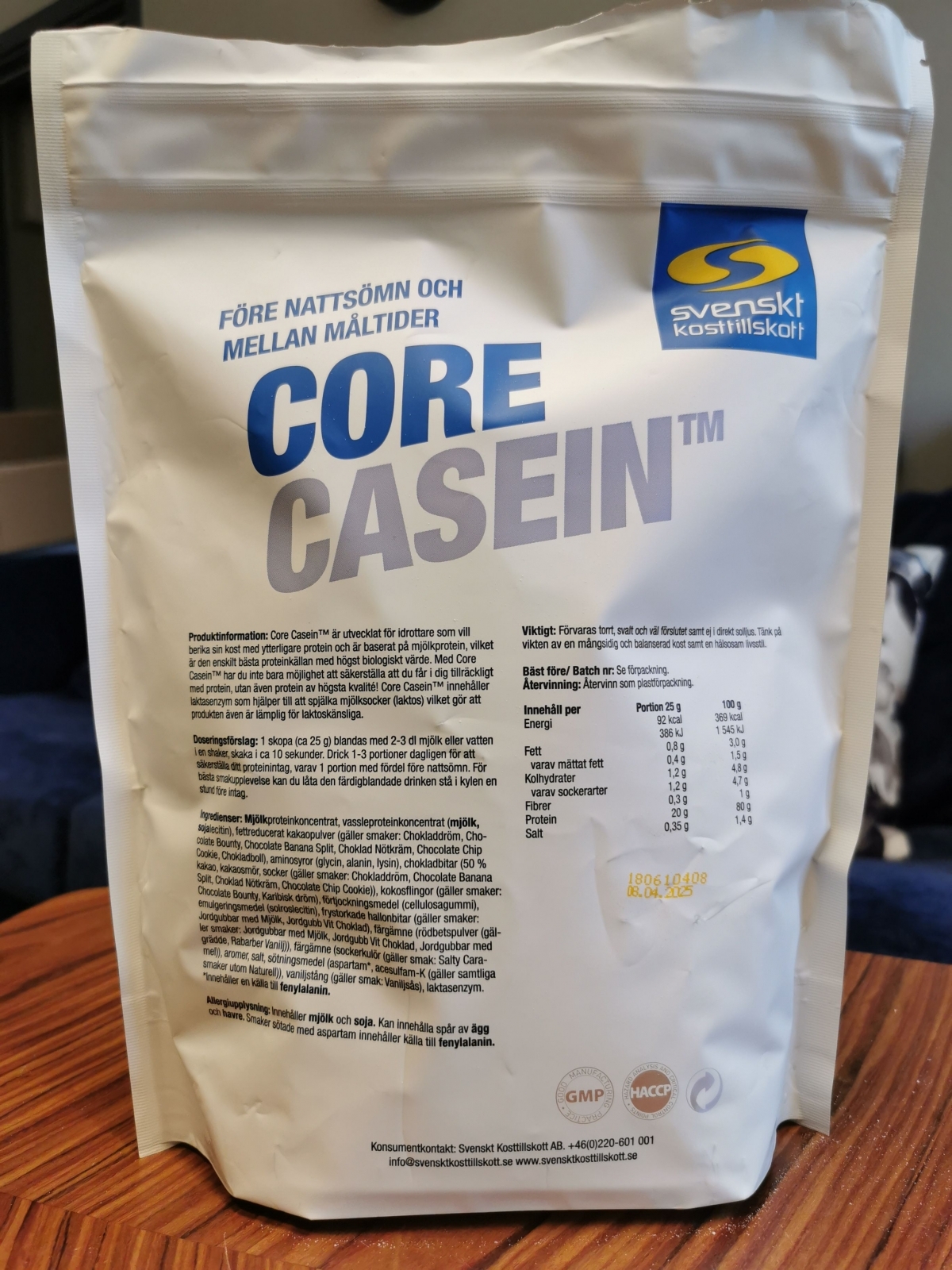 Core Casein baksida med innehåll och allergener – vårt foto i naturligt dagsljus