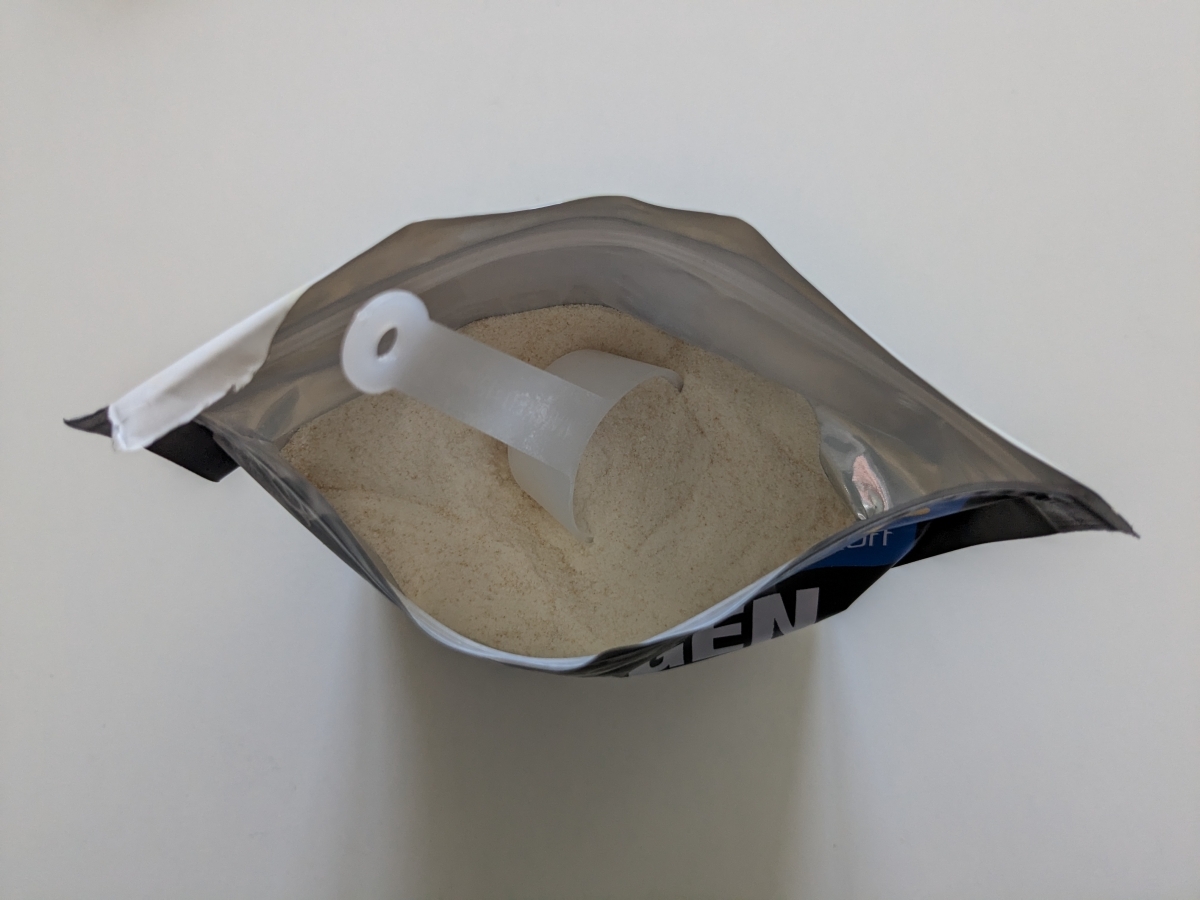 Core Collagen Pro öppnad påse med skopa i pulvret foto från vårt test
