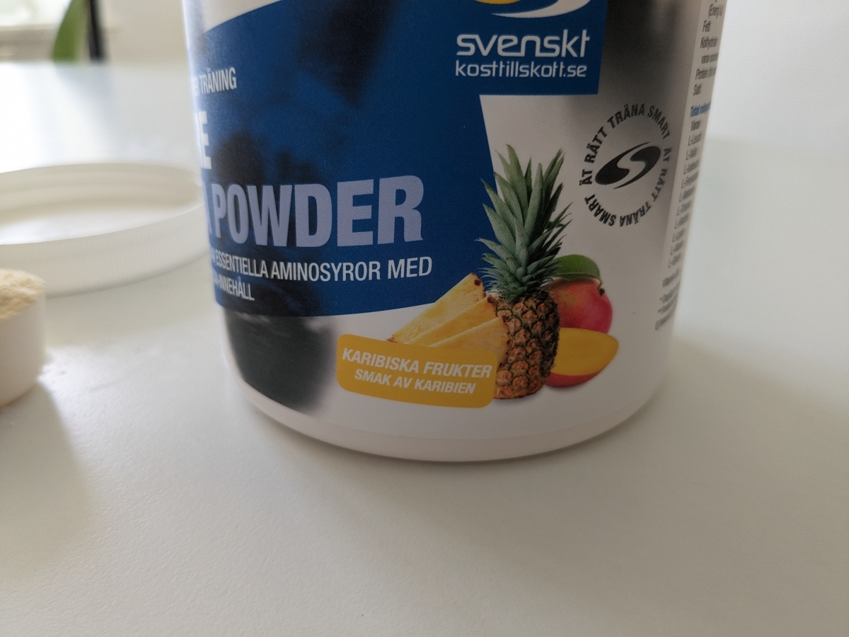 Närbild på etiketten Karibiska frukter på Core EAA, testfoto