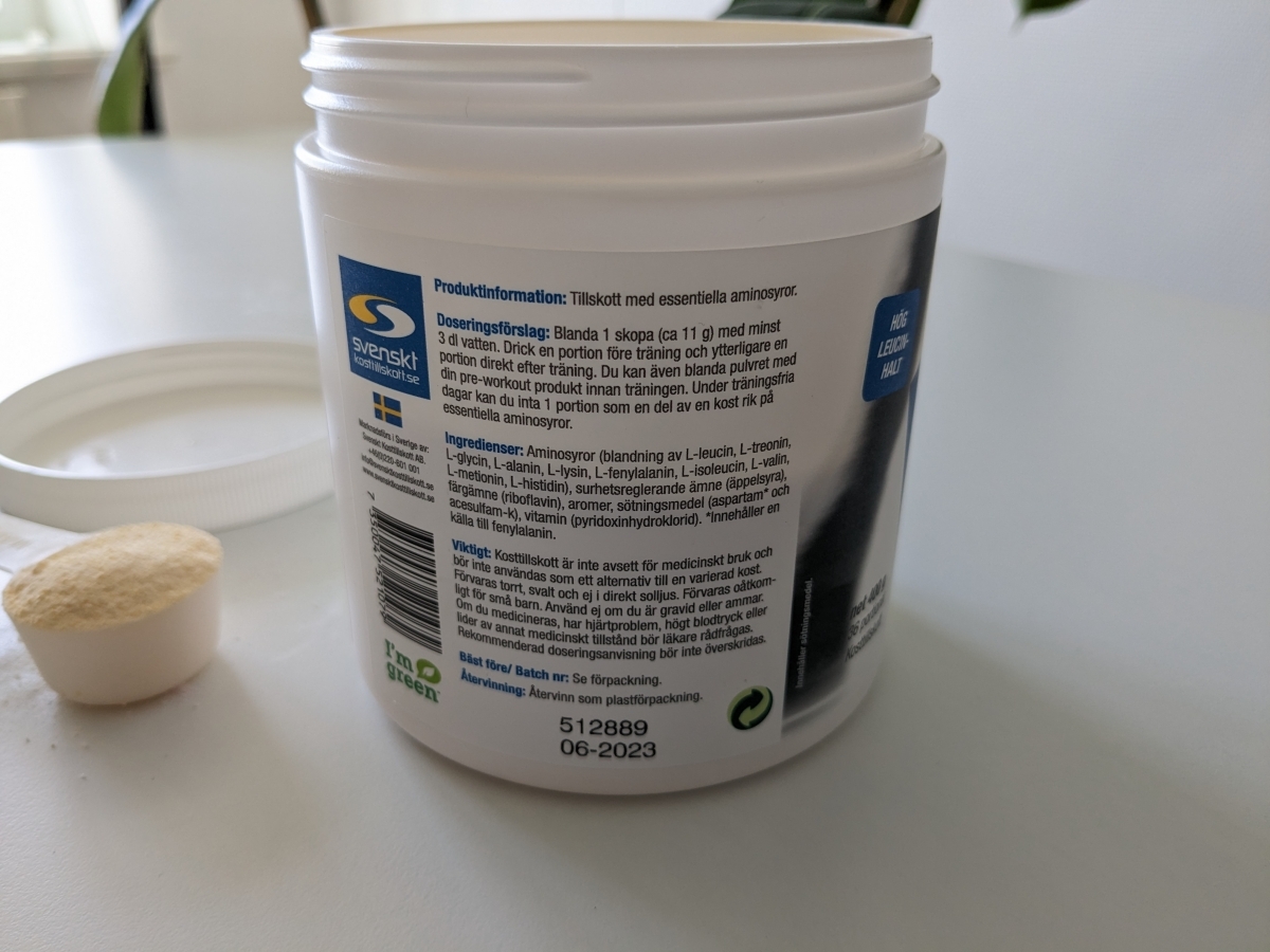 Baksida på Core EAA med innehållsdeklaration och dosering, foto från vårt test
