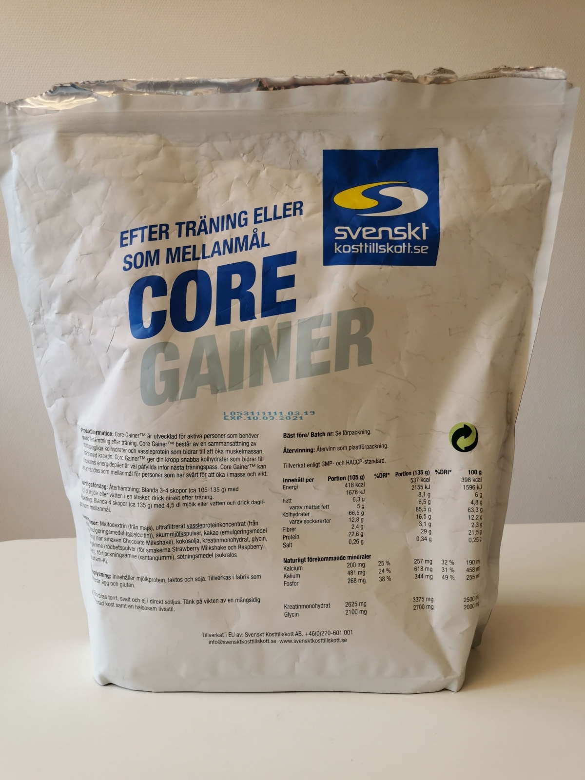 Baksidan av Core Gainer med ingredienser och näringsvärden, vår egen bild