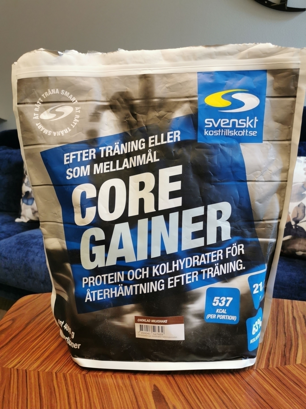 Core Gainer på soffbordet inför kvällspasset, fotat hemma av oss