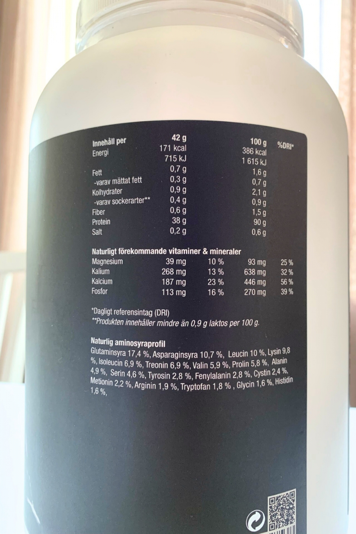Näringsinnehåll på baksidan av Core Protein Pro, foto av oss