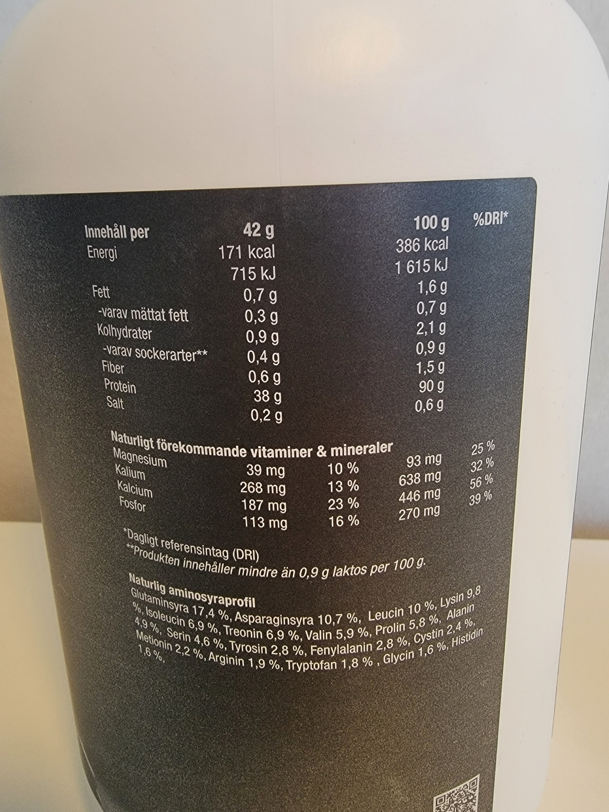 Näringsruta på Core Protein Pro där 38 g protein per portion framgår, fotad av oss
