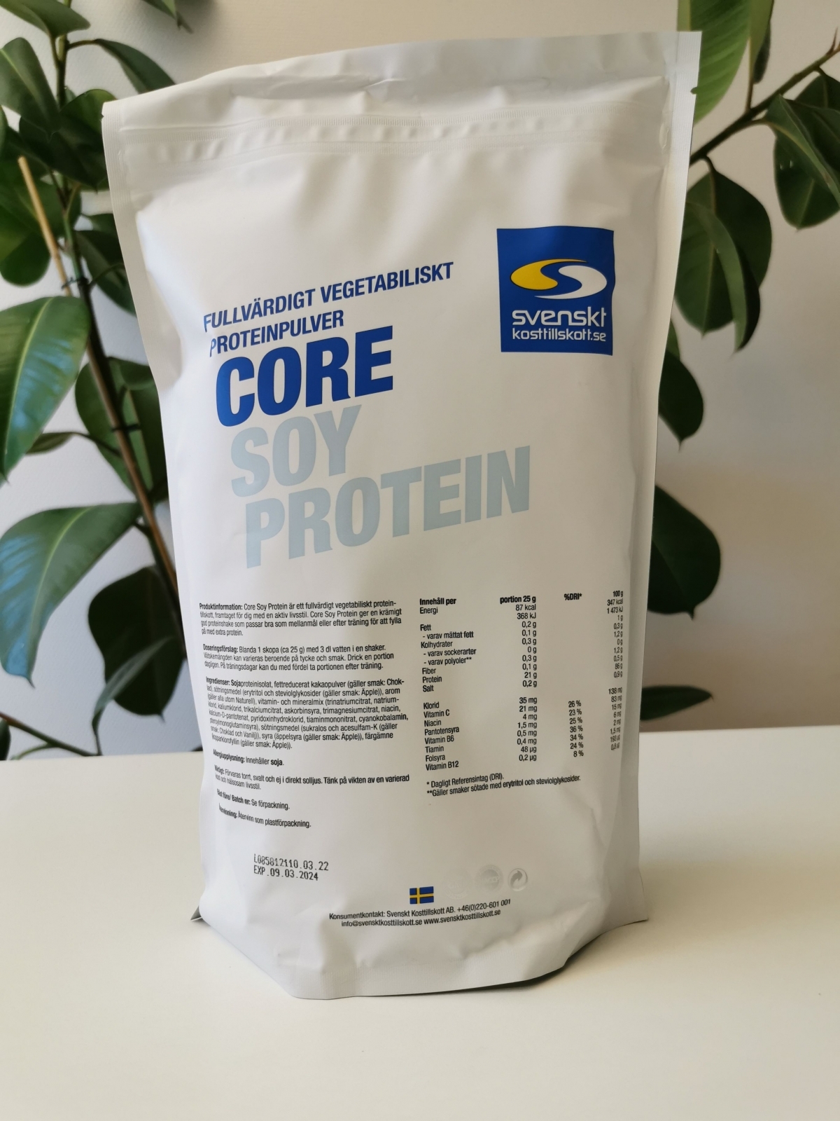 Core Soy Protein baksida med näringsinfo och ingredienslista, fotograferad av oss
