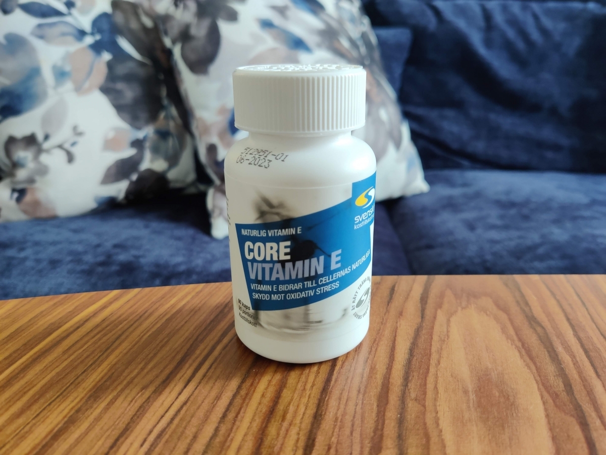 Core Vitamin E i vardagsrumsmiljö, foto taget av oss