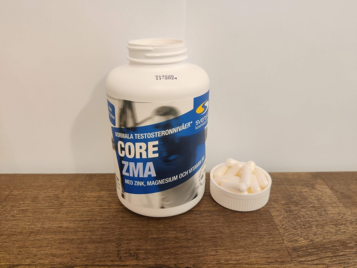 Core ZMA burk och kapslar på träbord, tagen av oss under testet