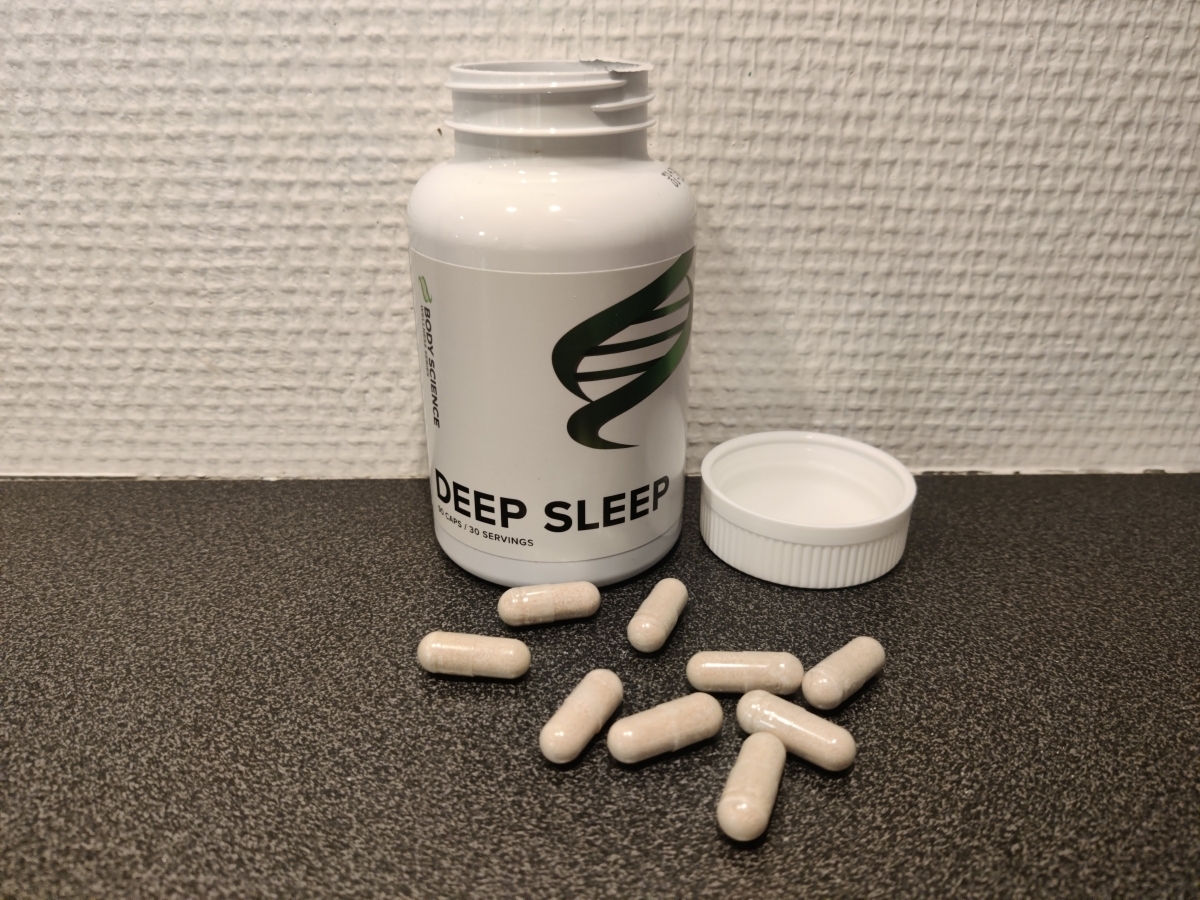 Öppen Deep Sleep-burk med utspridda kapslar, från vårt långtest