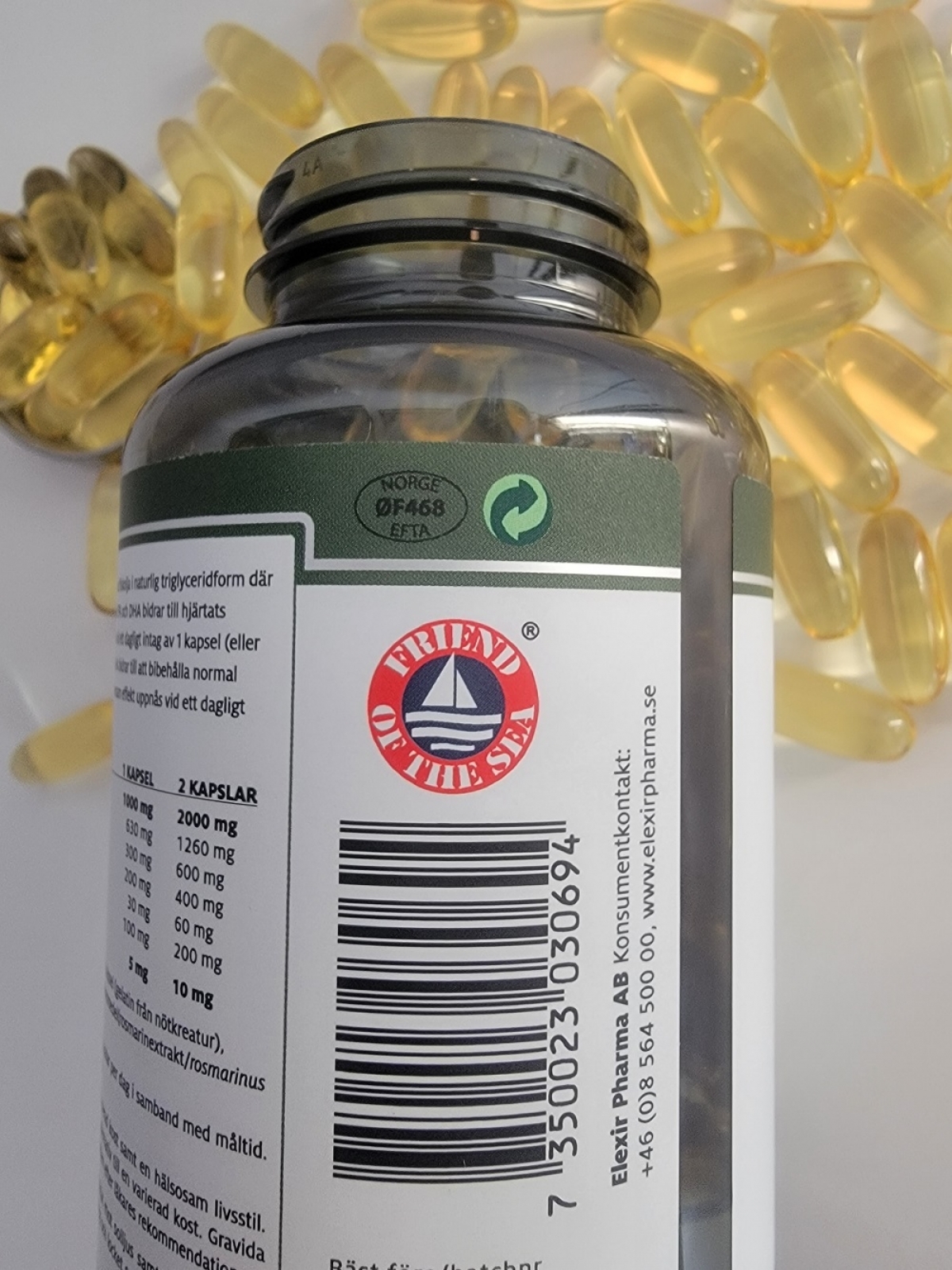 Baksida med Friend of the Sea-märkning på Elexir Omega-3 Forte, fotad av oss