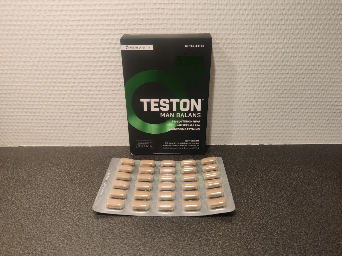 Elexir Pharma Teston Man Balans med blister framför förpackningen foto taget av oss under testet