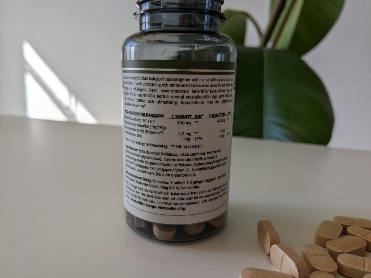 Baksida av Elexir Rosenrot med ingredienslista och dosering, vår egen bild