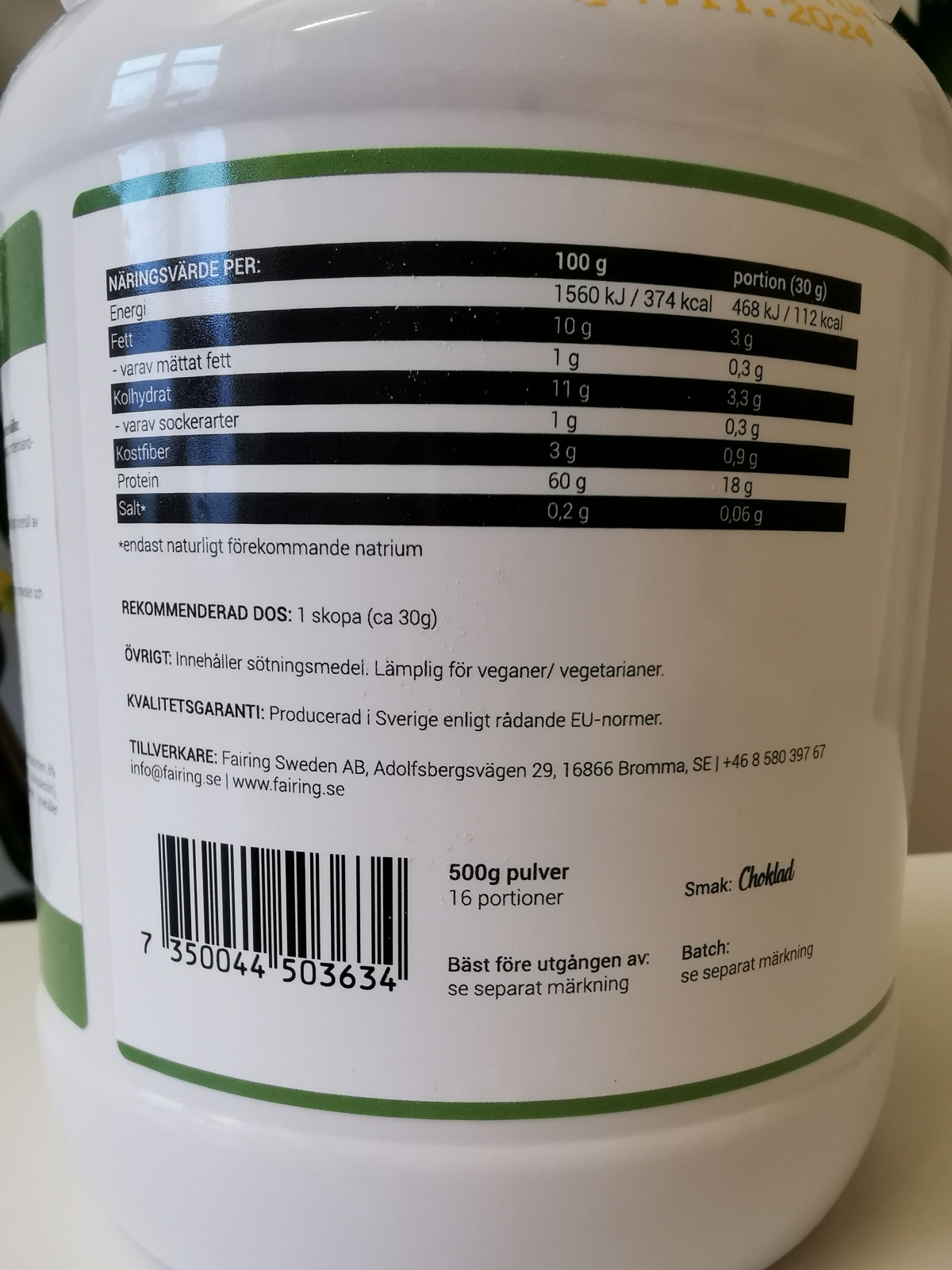 Detalj av etikett med näringsvärden och streckkod