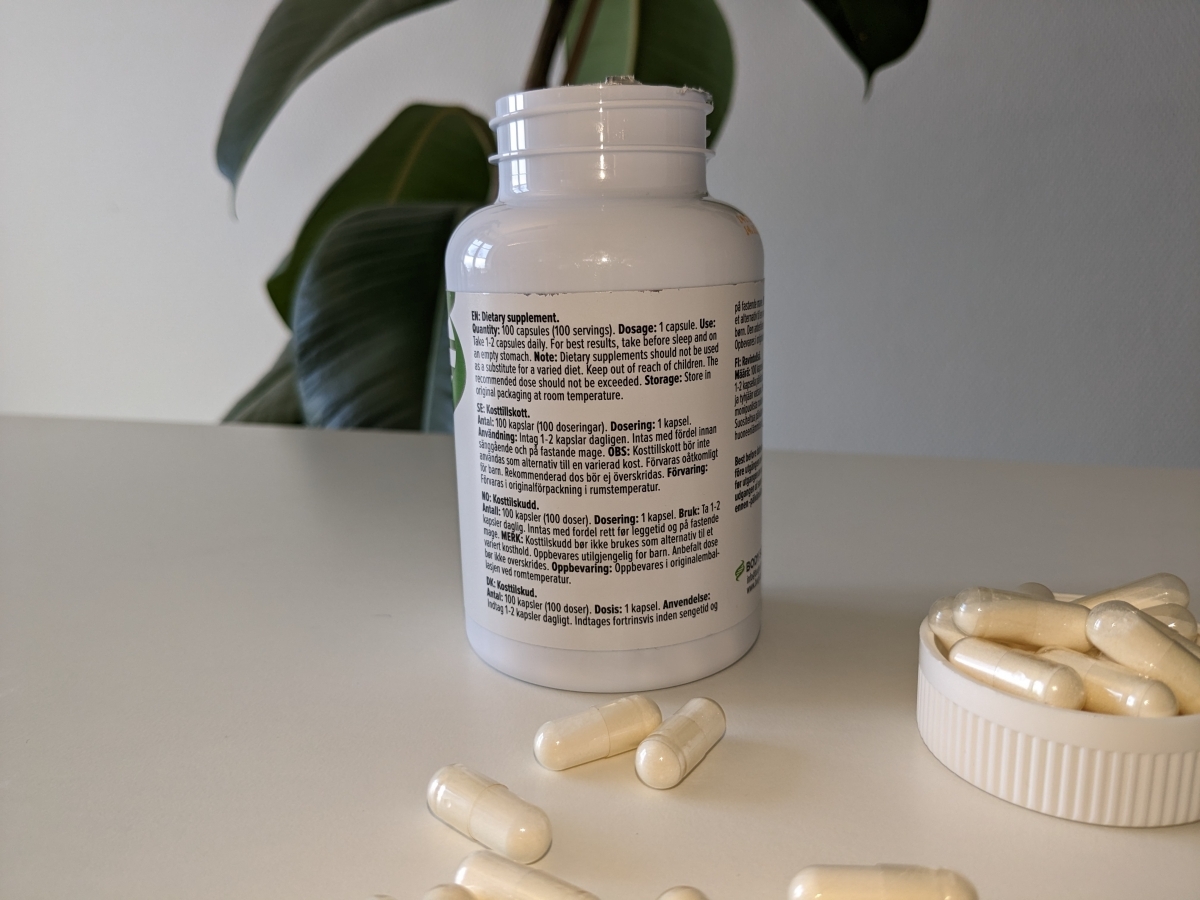 Närbild av etiketten på Body Science GABA 500 med tydliga doseringsrader, tagen av oss