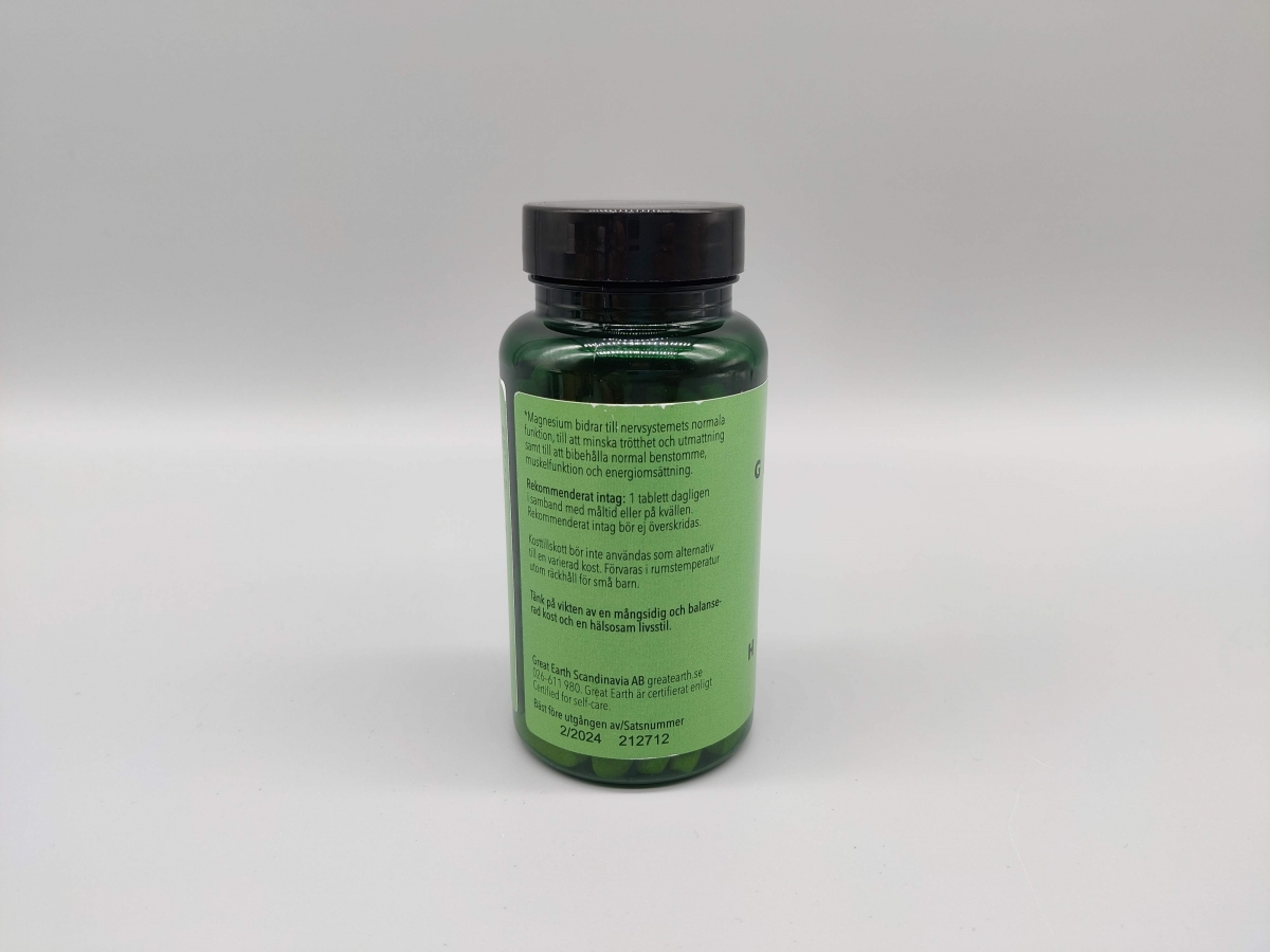 Etikett med rekommenderat intag på Great Earth Magnesium 375 mg, fotograferat i studio