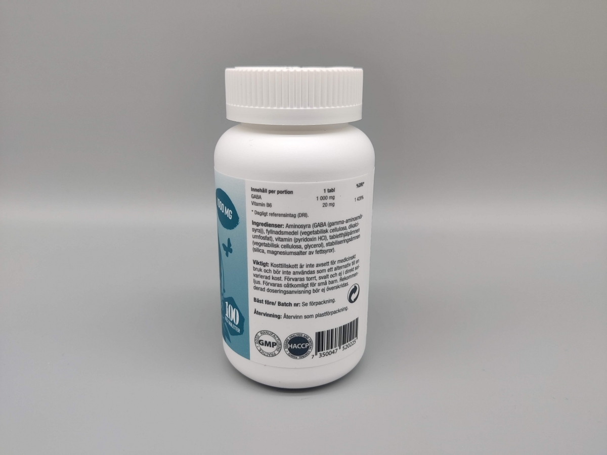Baksida av Healthwell GABA 1000 med ingredienslista, vårt eget foto