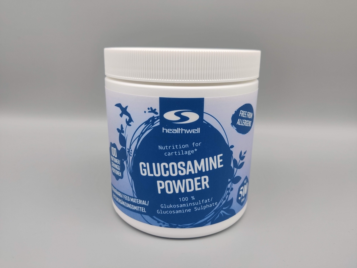 Frametikett på Healthwell Glucosamine Powder mot neutral bakgrund