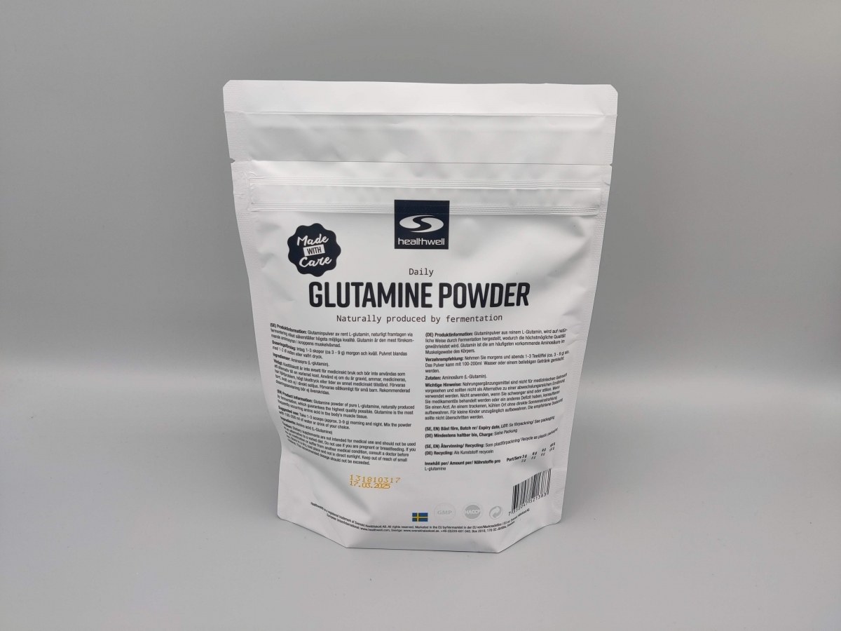 Baksida av Healthwell Glutamine Powder med innehåll och dosering, foto av oss
