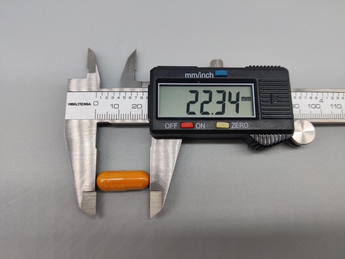 Skjutmått visar kapselns längd 22,34 mm