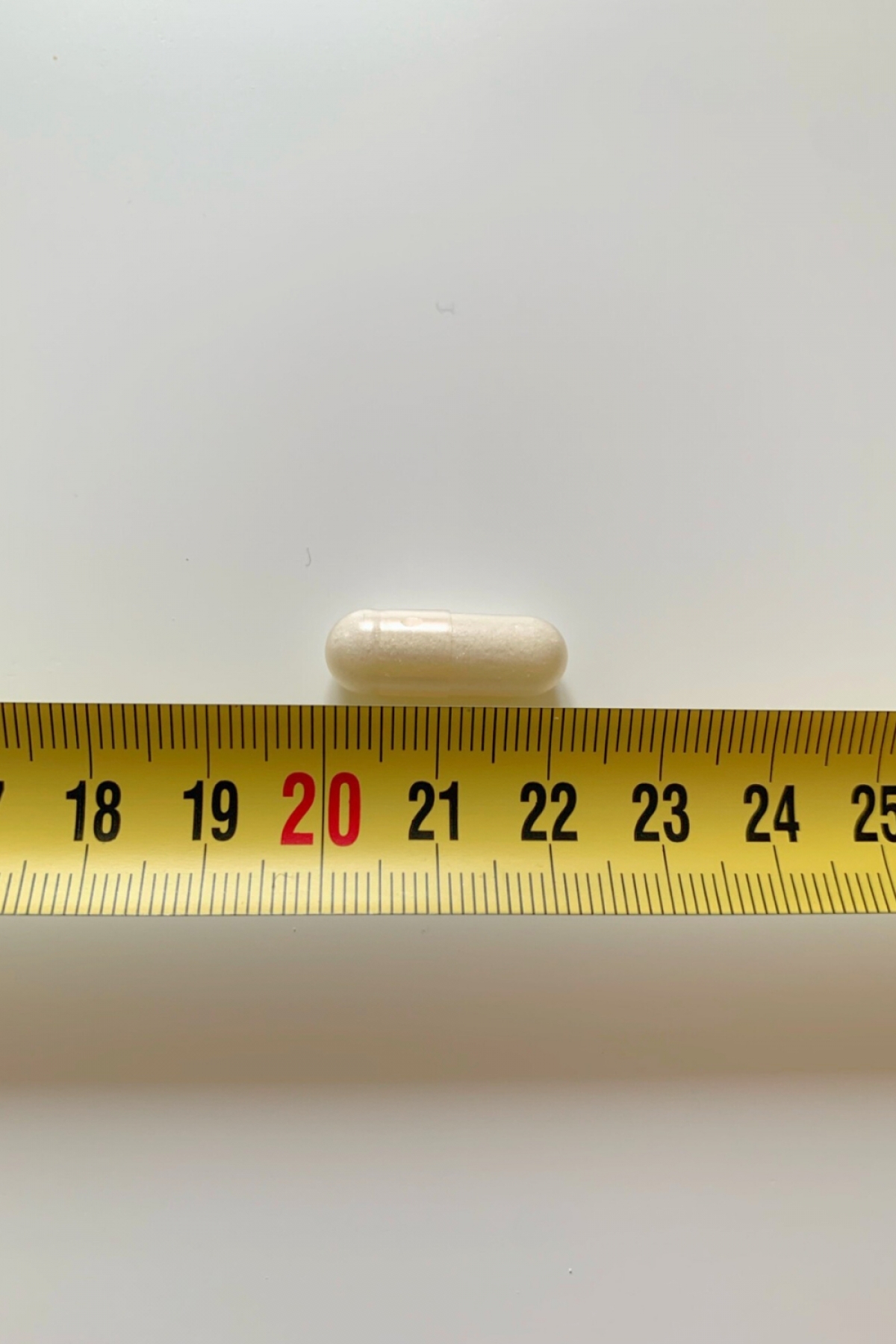 Healthwell Kalium 750 kapsel mätt till cirka 21 mm, vår mätning