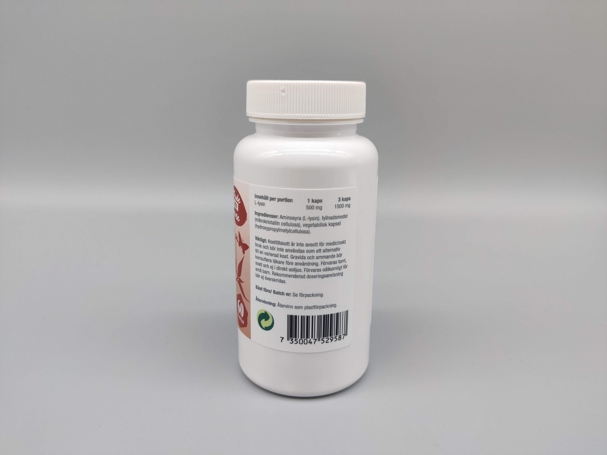 Innehållsetikett på Healthwell Lysin 500 som visar 500 mg L-lysin per kapsel, egen bild