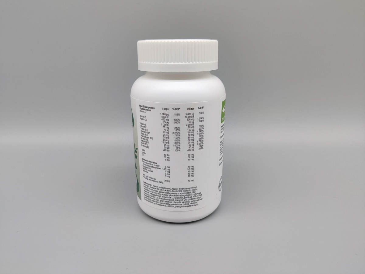 Baksida med näringsdeklaration på Healthwell MultiVitaminer foto av oss