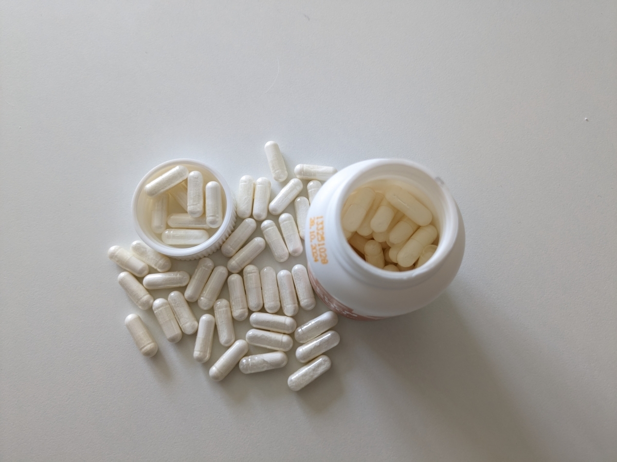 Närbild ovanifrån av Healthwell Selen 200 kapslar, foto från vårt test