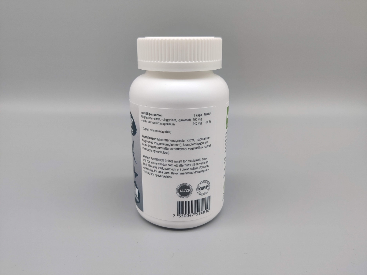 Baksida med innehållsdeklaration och doseringsinfo för Healthwell Trippel Magnesium, foto från vårt test