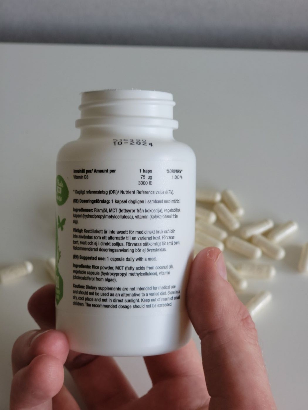 Ingredienslista och dosering på etiketten, 75 µg D3 per kapsel