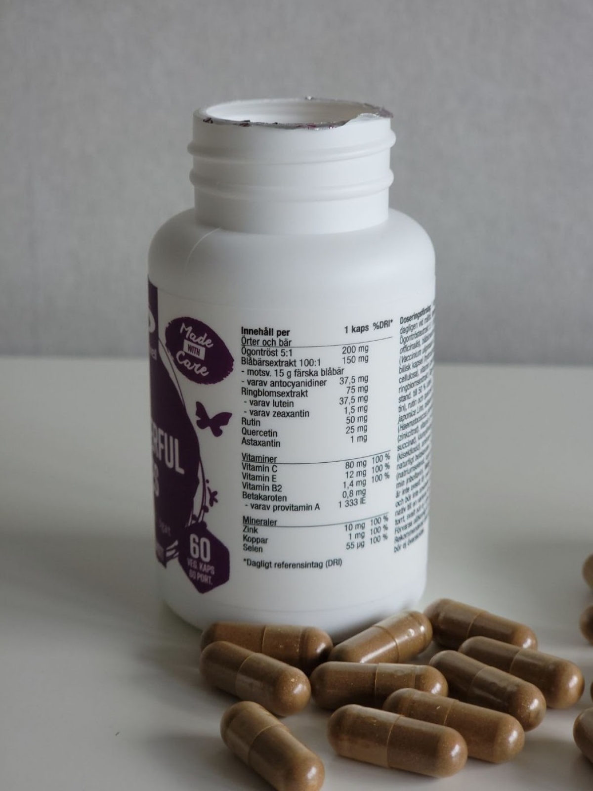 Healthwell Wonderful Eyes närbild på innehållsetikett med antioxidanter, foto av oss