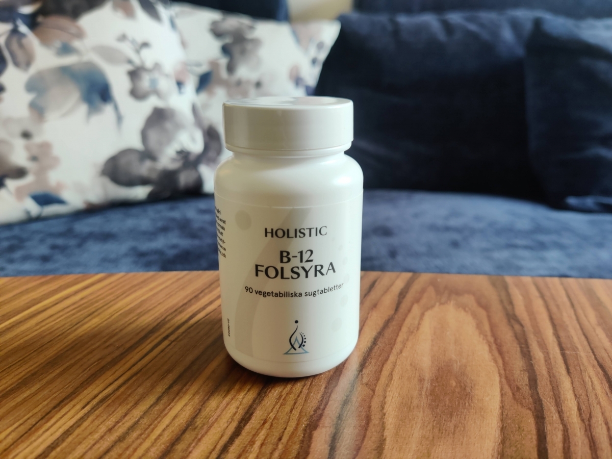 Holistic B12 Folsyra på soffbordet i hemmamiljö foto av oss