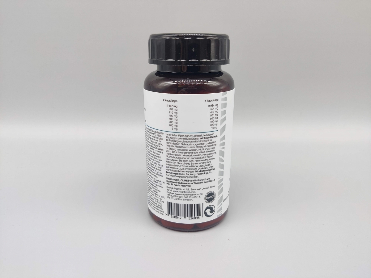 Baksidan med tydliga mg-siffror per 2 och 4 kapslar på Inflamin Premium, fotad av oss