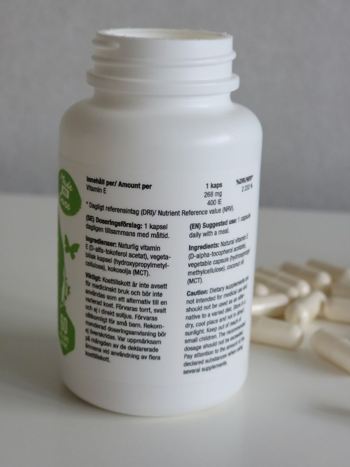 Etikett med ingredienser och dosering på Healthwell Vitamin E 400 IE tagen under testet