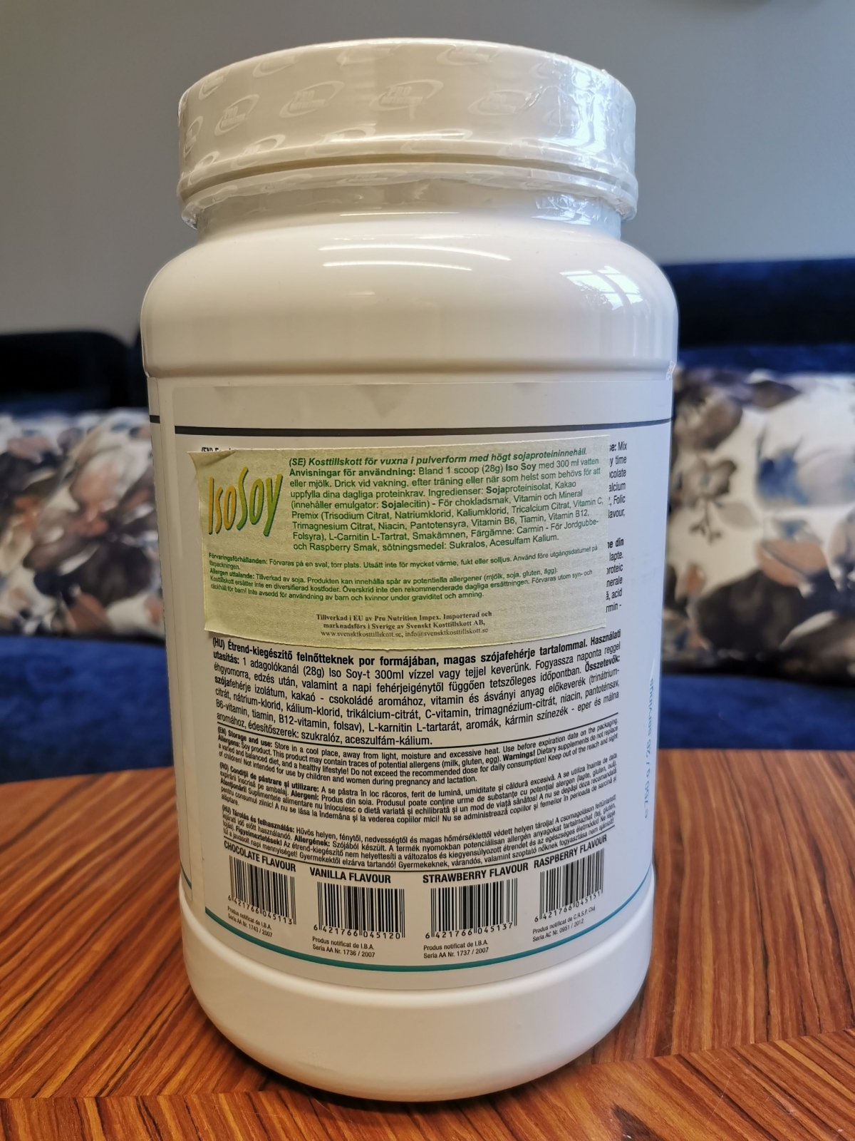 Baksida med flerspråkig produktinfo och batchkod på ISO Soy