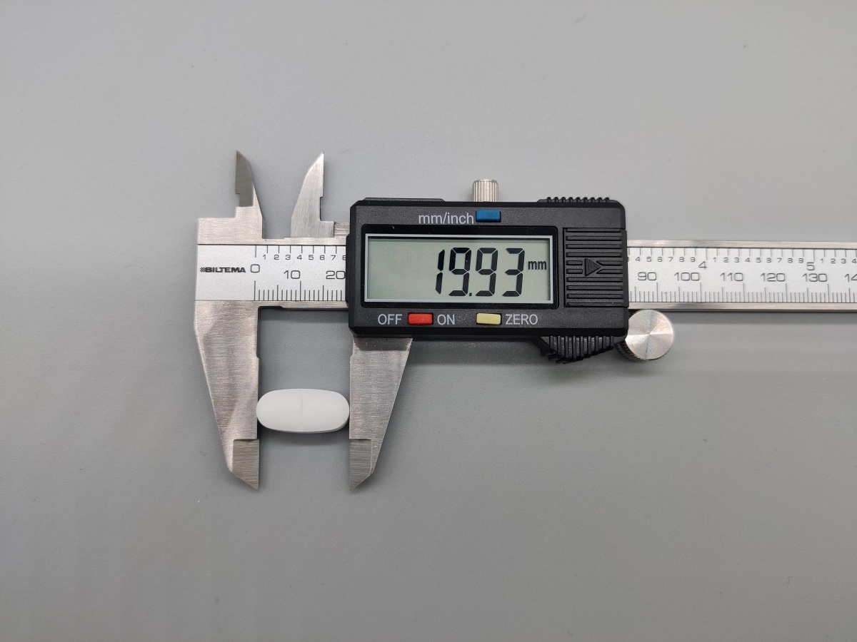 Vår mätning visar cirka 20 mm längd på tabletten