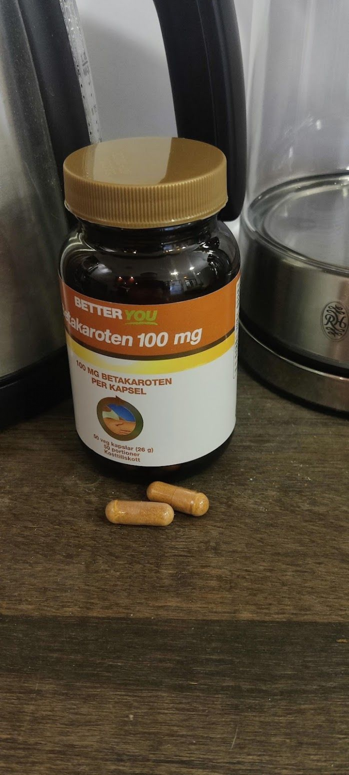 Better You Betakaroten på köksbänken bredvid kaffebryggaren, taget av oss