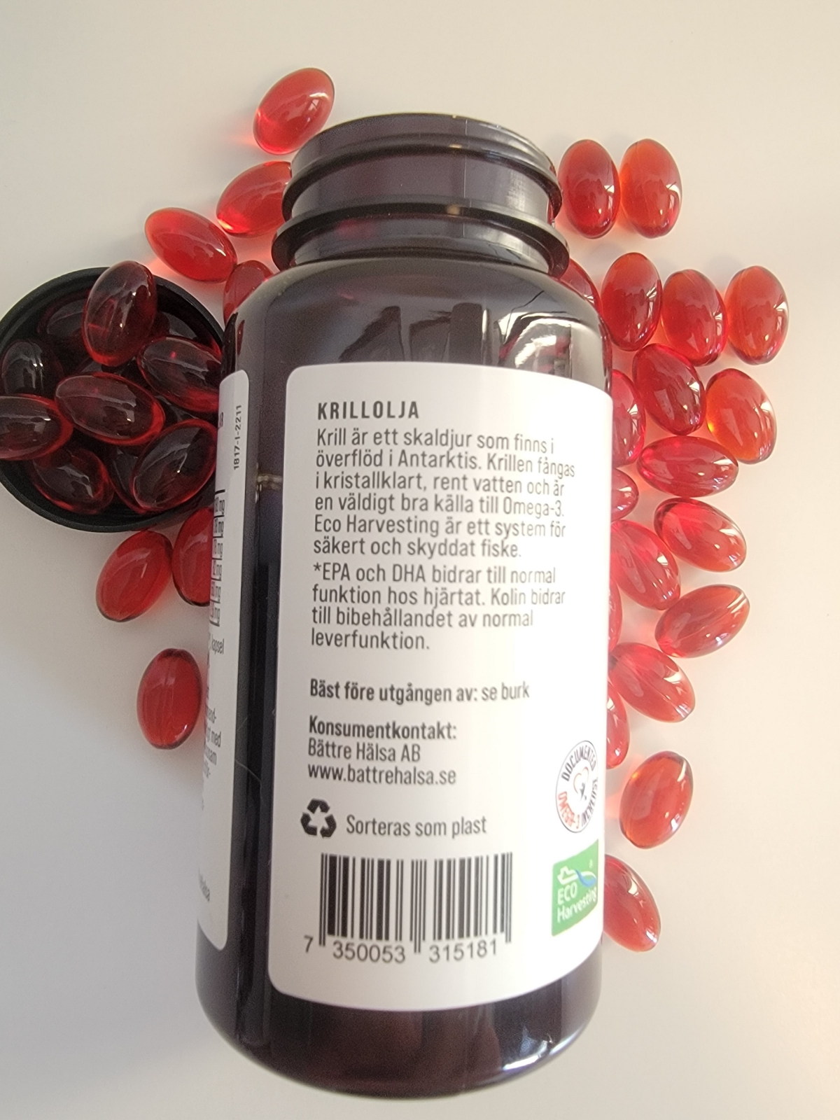 Baksida på Närokällan Krillolja med info om Eco Harvesting och kontakt, foto av oss
