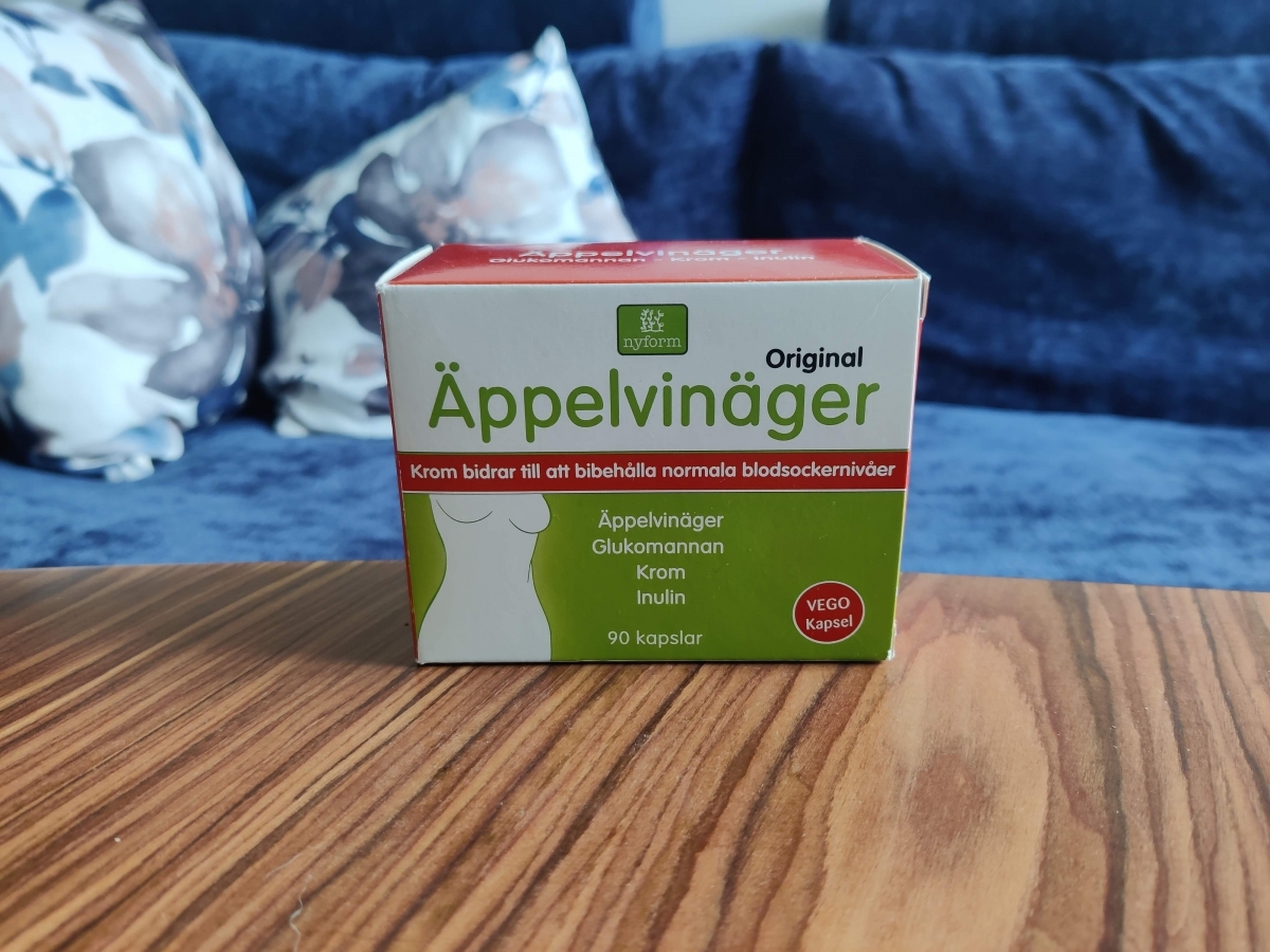 Nyform Äppelvinäger Krom på soffbord i hemmamiljö vårt eget foto