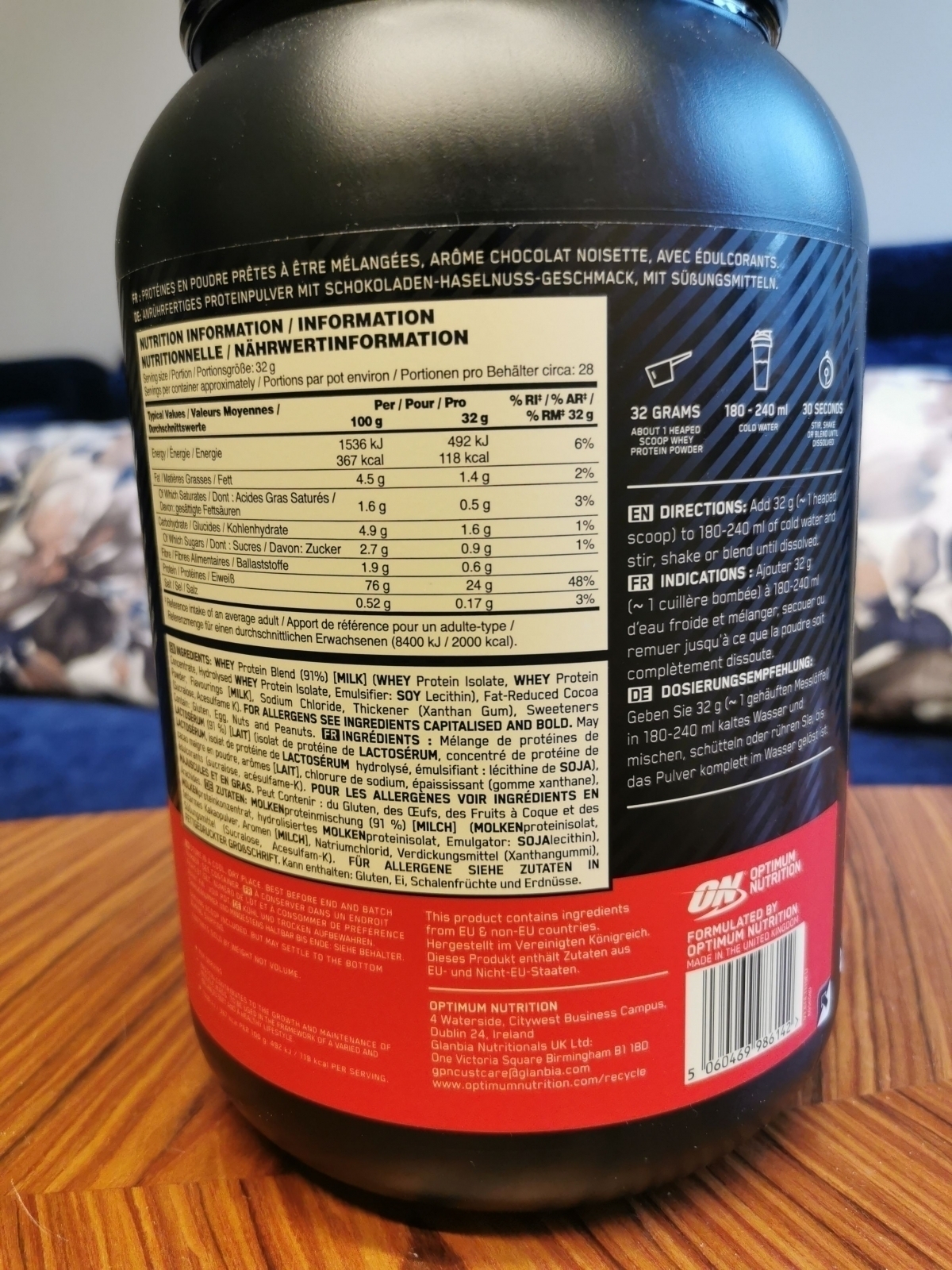 Baksida med näringsvärden och ingredienslista, fotograferad av oss under testet