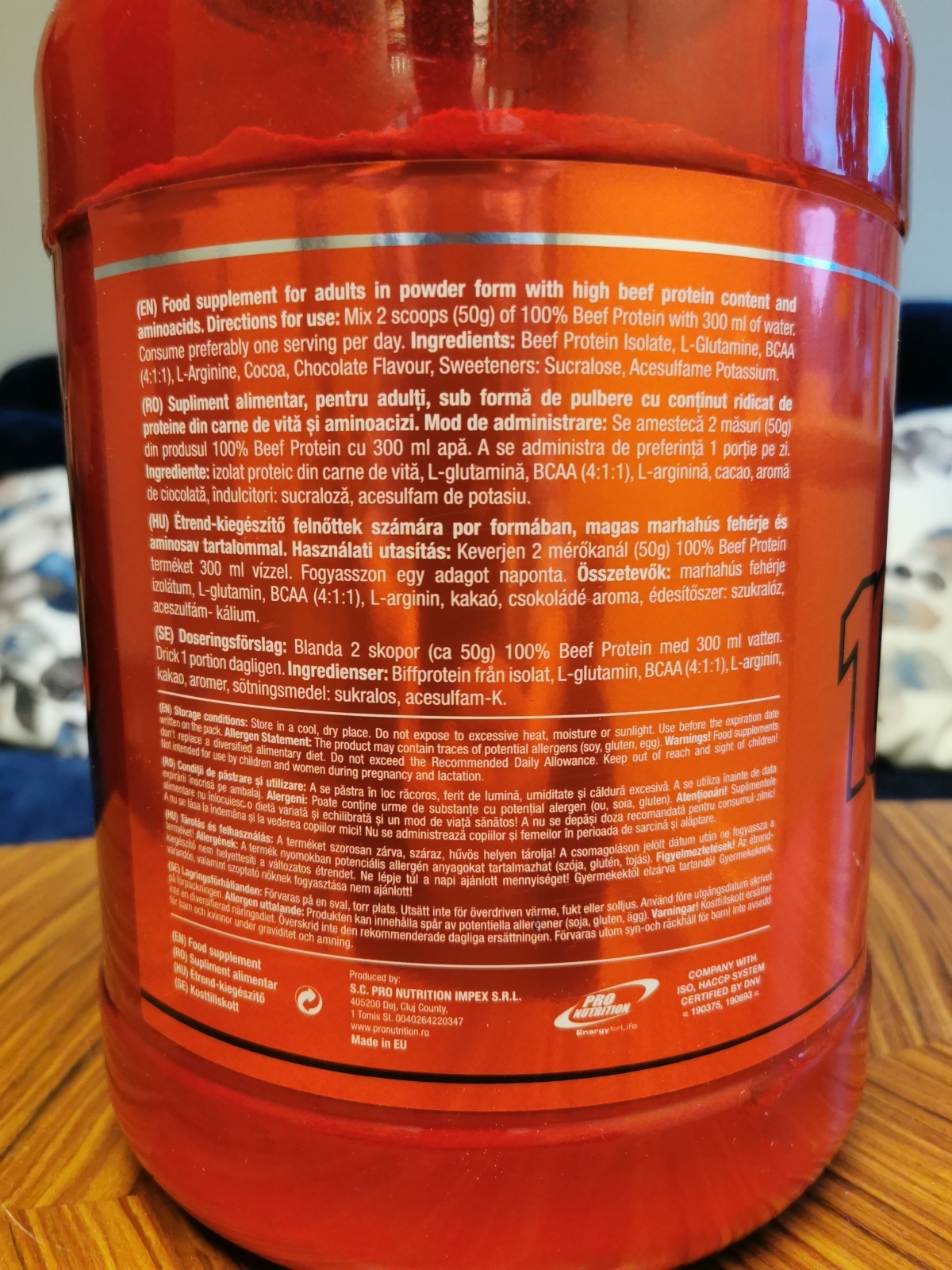 Ingredienslista och dosering på Pro Nutrition Beef Protein fotograferad av oss