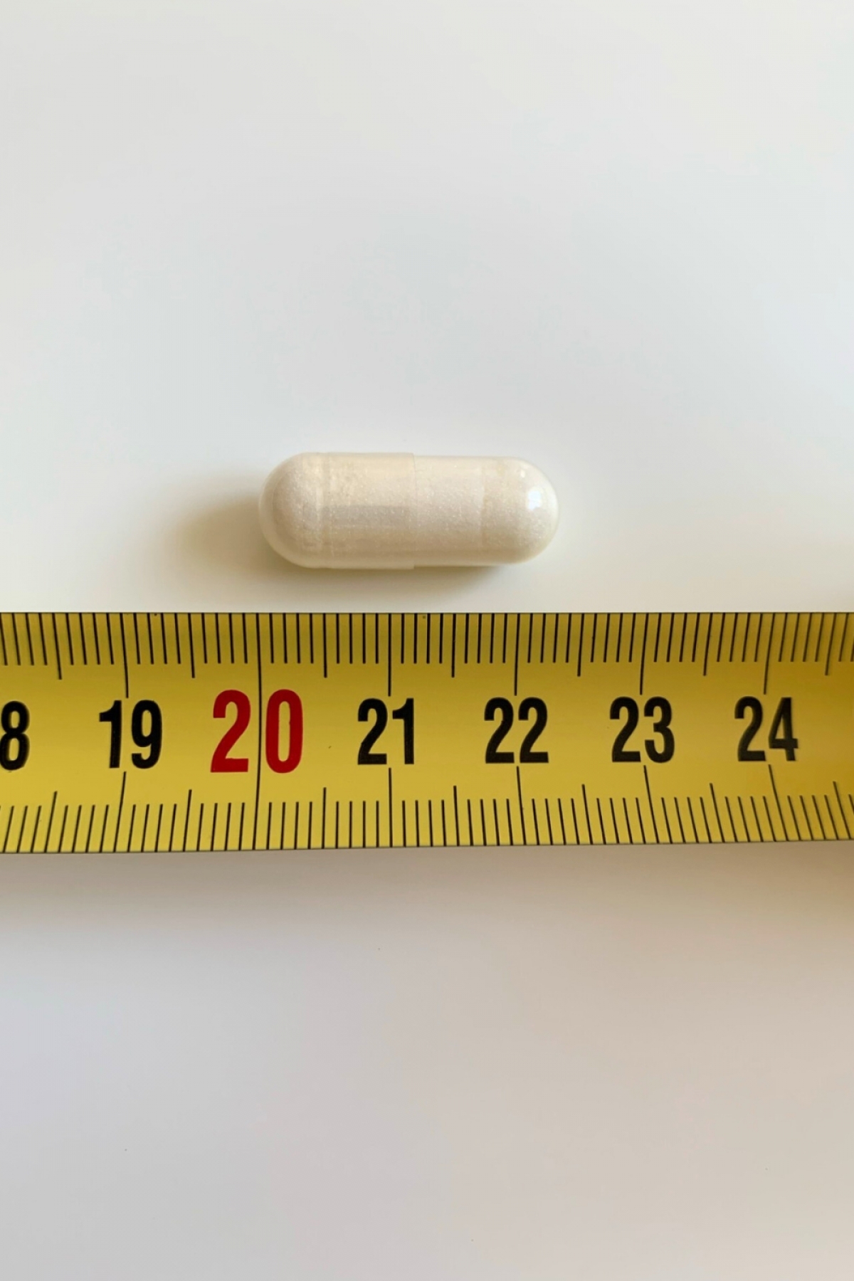 Kapselstorlek runt två centimeter RAW GABA Mega Caps mätt av oss